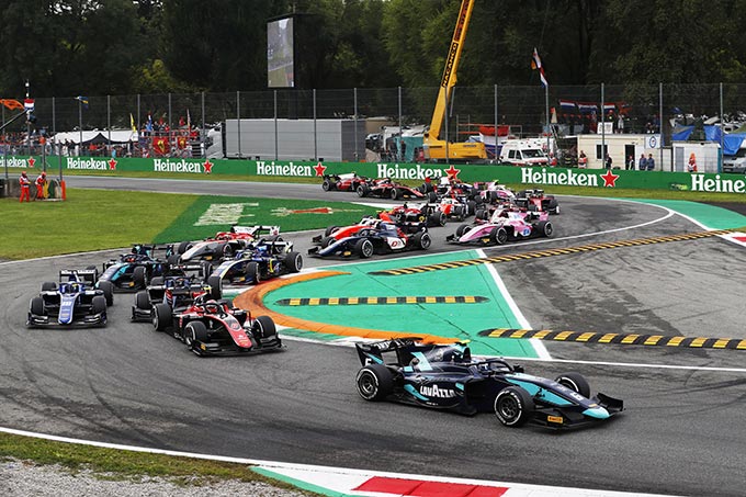 Monza, Race 2: Russell holds off (…)