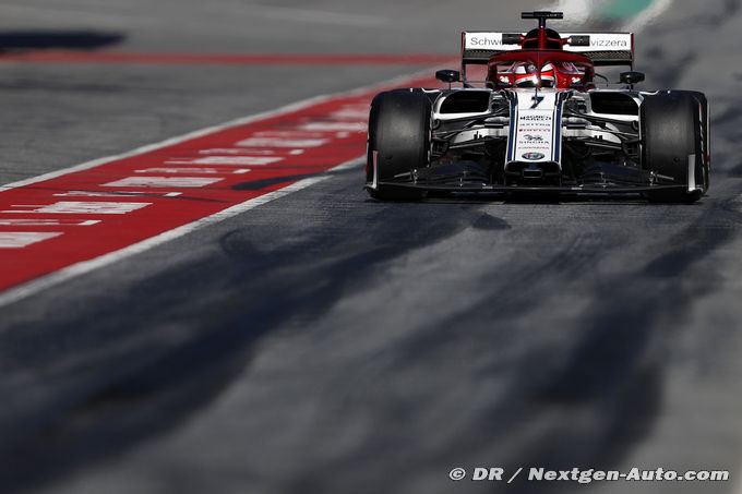 Raikkonen 'always' tweaks (…)