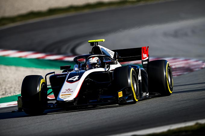 De Vries leads the way at Barcelona