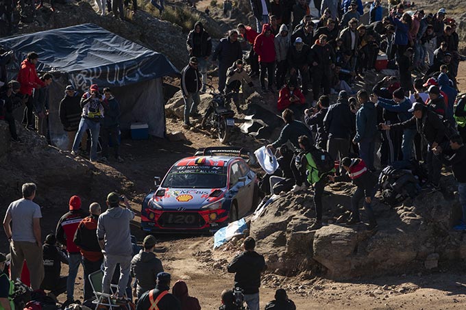 Neuville increases WRC lead to 10 (...)