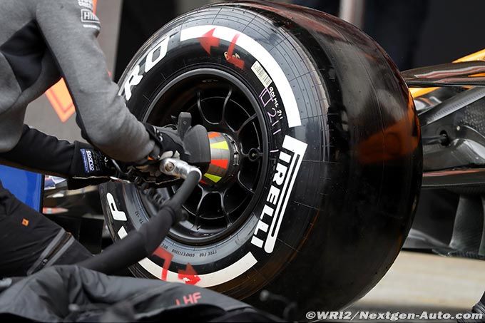 Ecclestone backs difficult Pirelli tyres