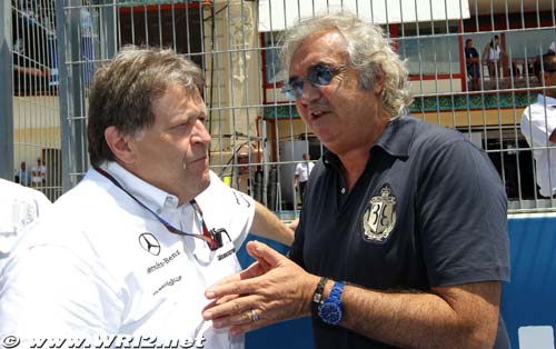 Briatore flags 2013 as year for F1 (…)
