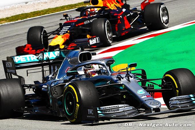 Hamilton wins in Spain as Mercedes (...)