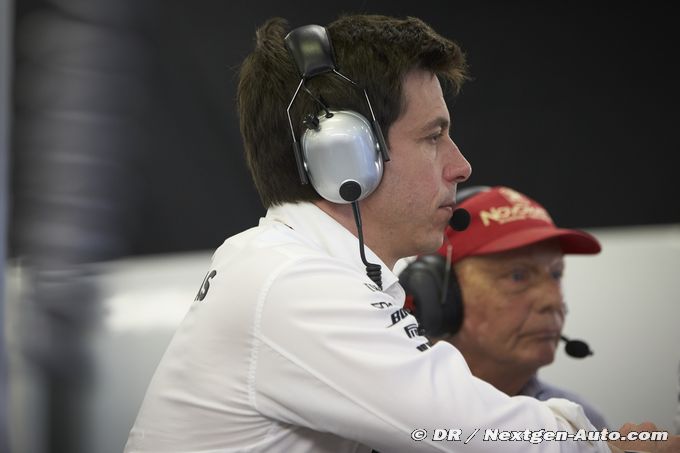 Wolff pays tribute to 'irreplaceabl