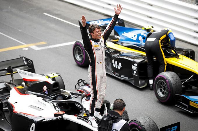 Mercedes snaps up Formula 2 star de (…)