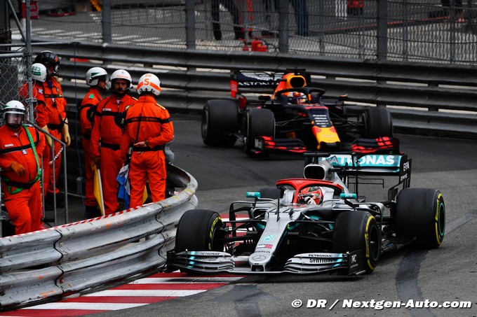 Hamilton wins in Monaco despite tyre (…)