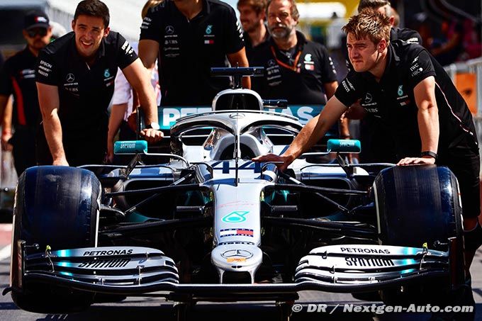 Signs of reliability trouble at Mercedes