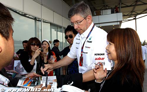 Brawn commits to Mercedes but thinking
