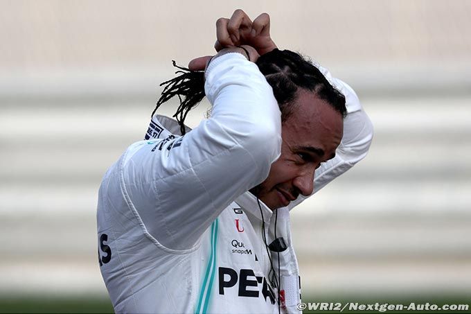 Hamilton plays down Ferrari switch (…)