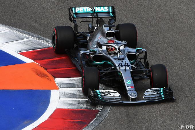 Hamilton ne voit pas Mercedes favorite