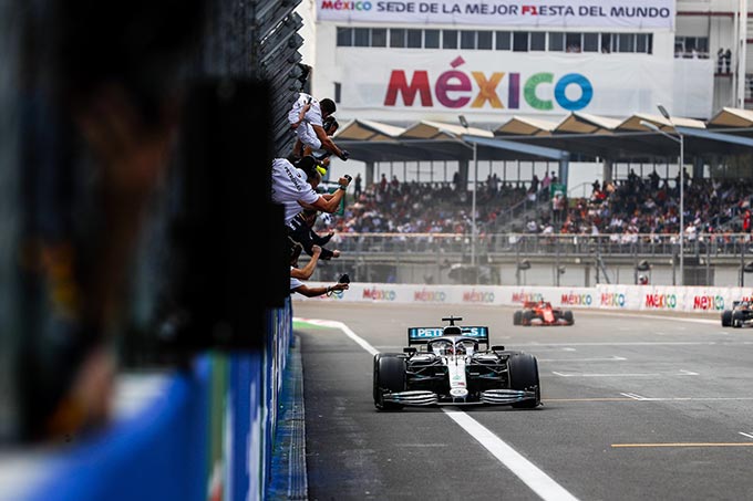 Hamilton wins in Mexico ahead of (...)