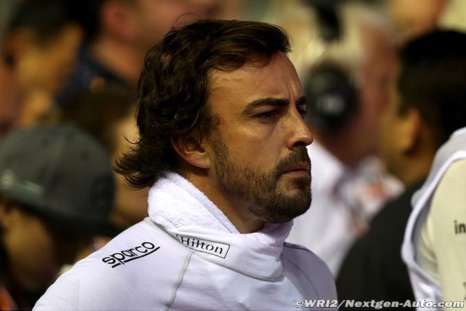 Alonso va étudier 'attentivement