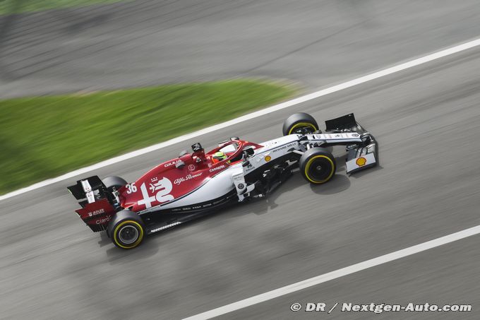 Racing Point suit Mick Schumacher (…)