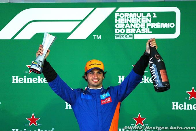 De la 20e place au podium : Sainz (…)