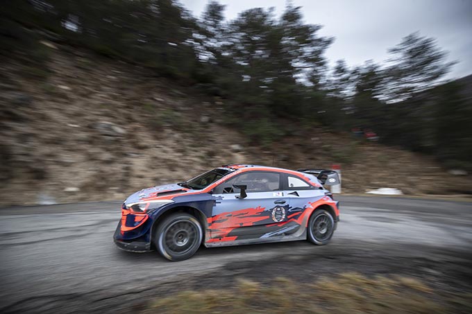 Ott Tänak à la découverte de Hyundai