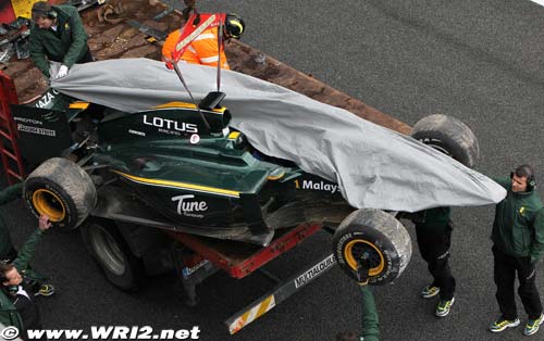 Accident de Kovalainen avec la Lotus (…)