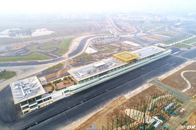 Le bâtiment des stands du circuit de (…)