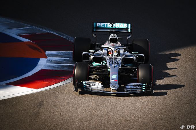 Hamilton to stay at Mercedes in (…)