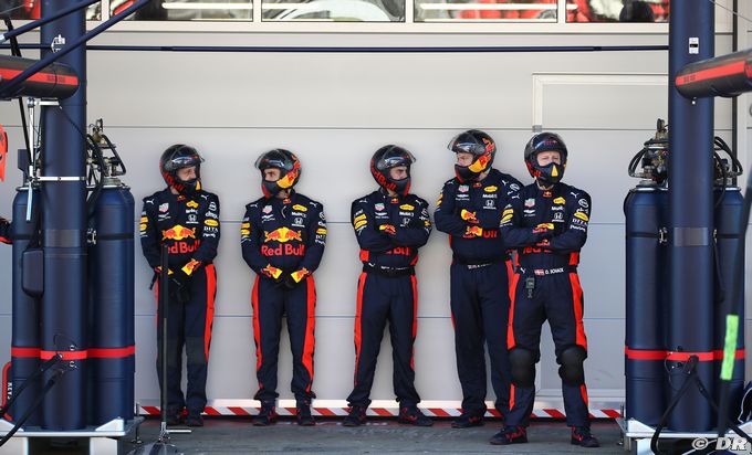 Virus means F1 teams lining up (…)