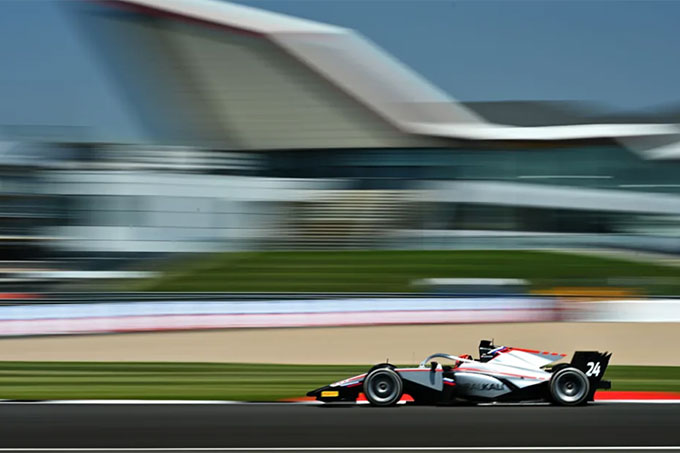 Silverstone, Race 1: Mazepin cruises to