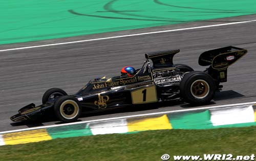 Lotus Racing to switch to black and (…)
