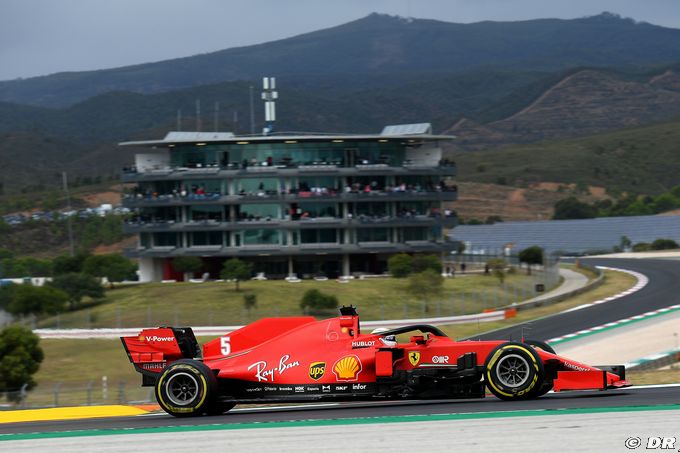 Vettel's car 'identical'