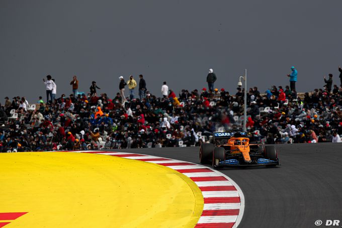 McLaren F1 arrive avec le plein (…)