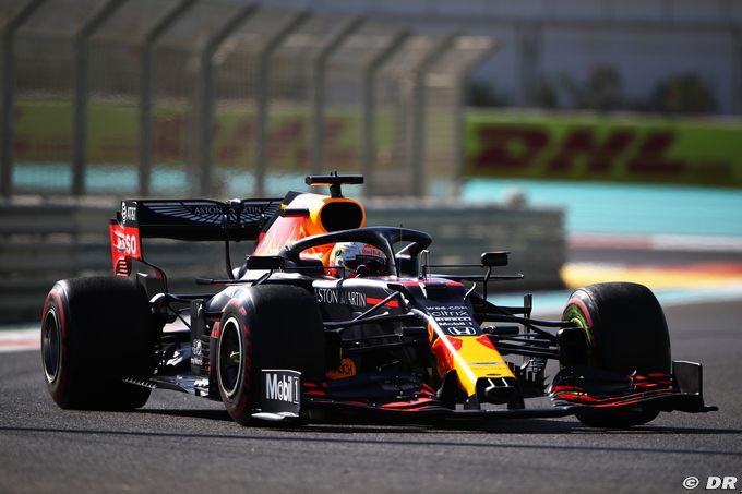 Abu Dhabi, FP3: Verstappen heads Red (…)