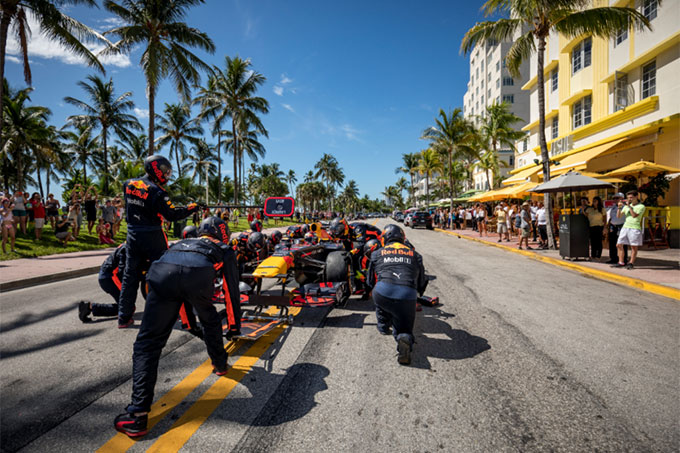 Verstappen et Perez saluent l'arriv