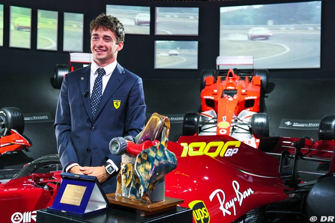 Charles Leclerc a reçu le trophée (…)