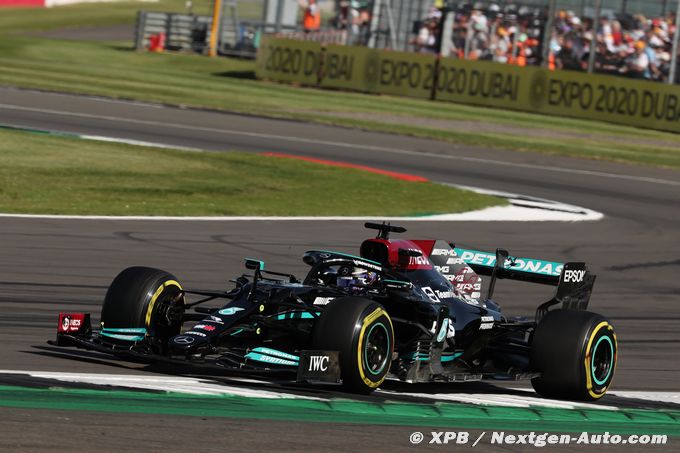 Hamilton gagne à Silverstone malgré (…)