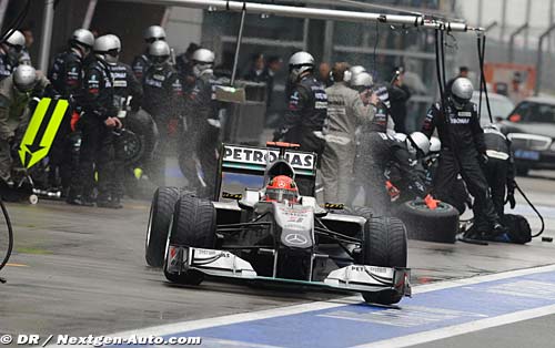 Mercedes pit crew fastest in 2010 (...)