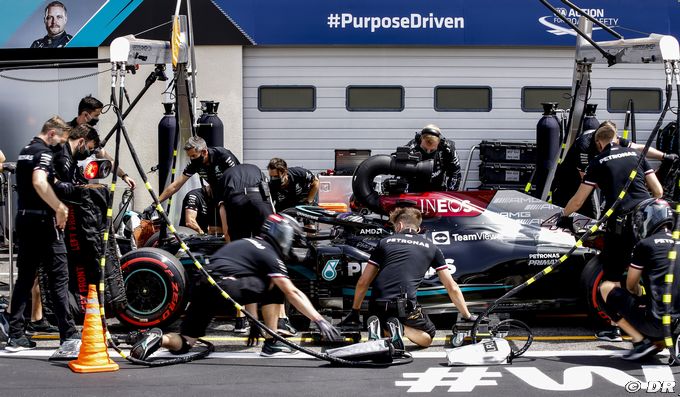 Mercedes a 'moins de pression'