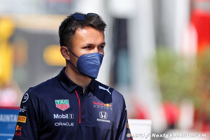 Albon confirms two options for 2022 (…)