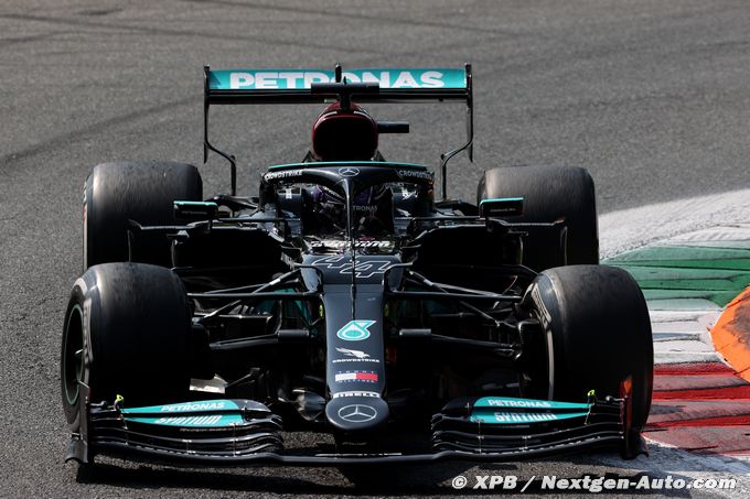 Monza, FP2: Mercedes on top in (...)