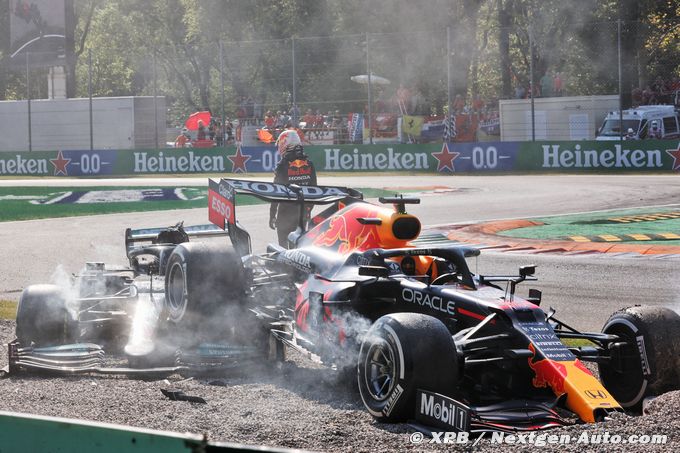 Verstappen-Hamilton crash just (...)