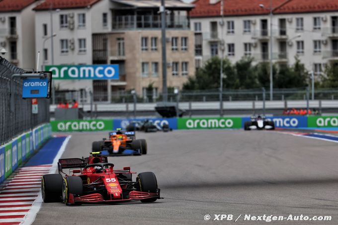 Sainz, en tête en début de course, (...)