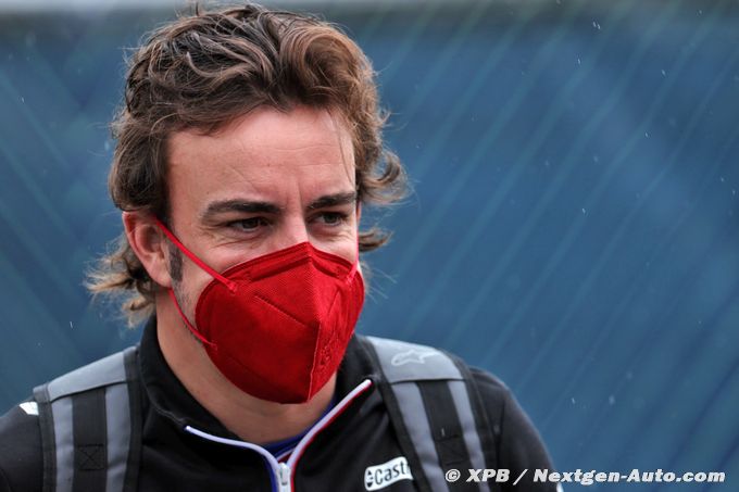 F1 race director hits back at Alonso (…)