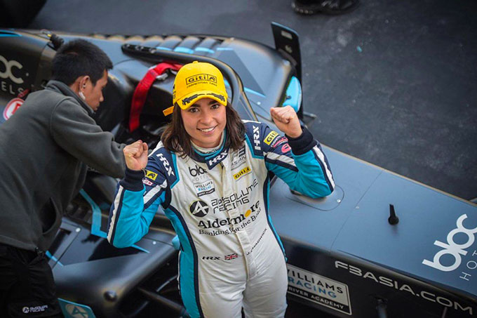 Les femmes arrivent en Formule 1 : (…)