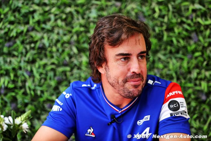 Fernando Alonso compare l'ambiance