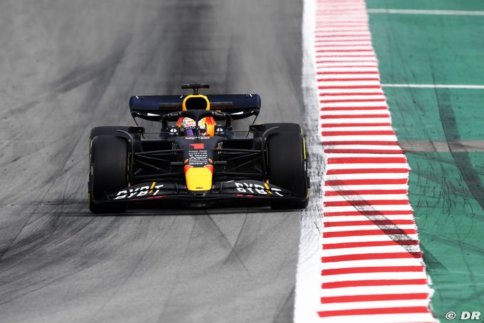 Red Bull 'slightly ahead' (…)