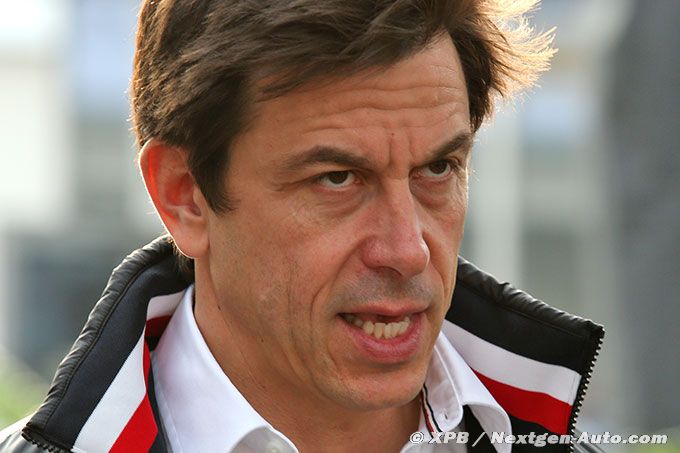 Wolff tacle Red Bull qui a 'retourn