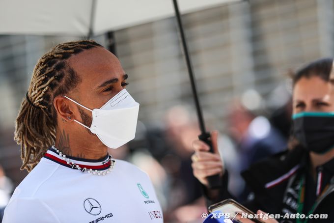 Hamilton pays 'fine' to (…)