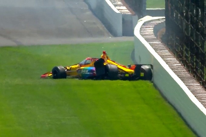 Grosjean abandonne à l'Indy 500 (…)