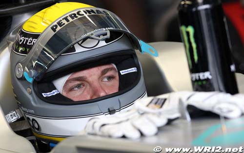 Rosberg to drive new Mercedes on (…)