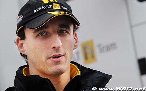 Kubica moves fingers, talks to father