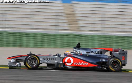 New McLaren a second too slow - Hamilton