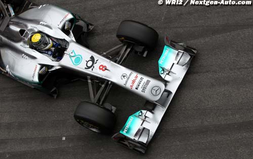 Mercedes car has third pedal for (...)