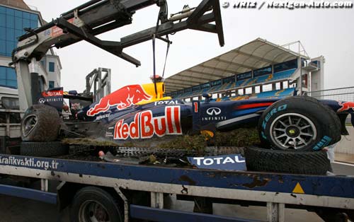 Vettel crash provides front wing (…)
