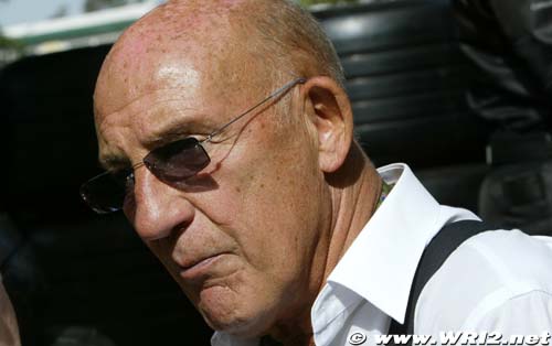 Sir Stirling Moss raccroche son (…)